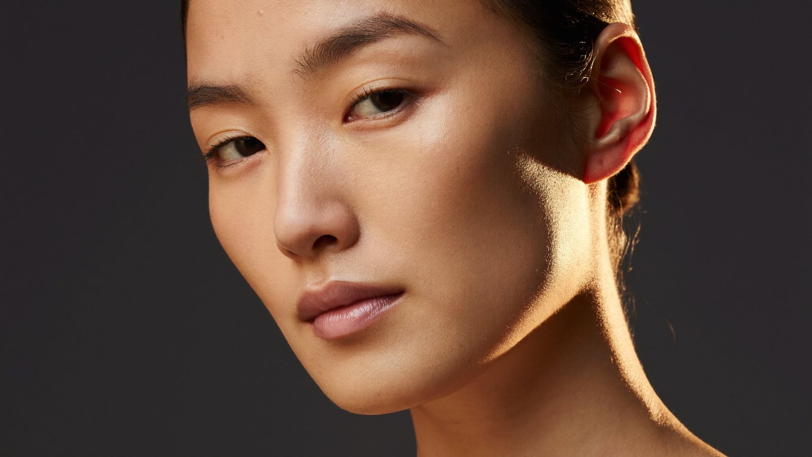 Dr Sin Yong explaining how facial overfilling accumulates across multiple treatments