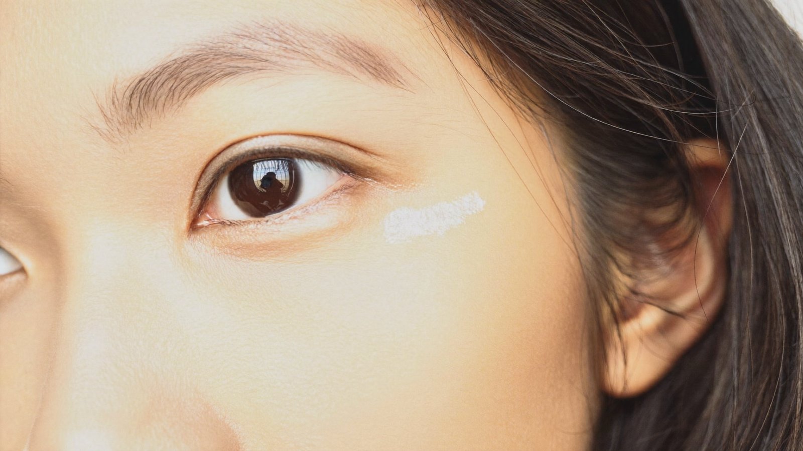 Dr Sin Yong discussing the three distinct causes of under-eye bags, hollows and dark shadows
