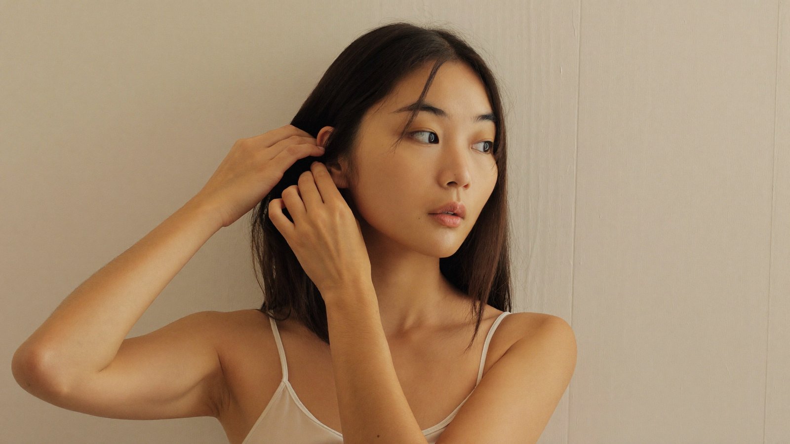 Dr Sin Yong explaining why blood work belongs in the assessment of female hair loss