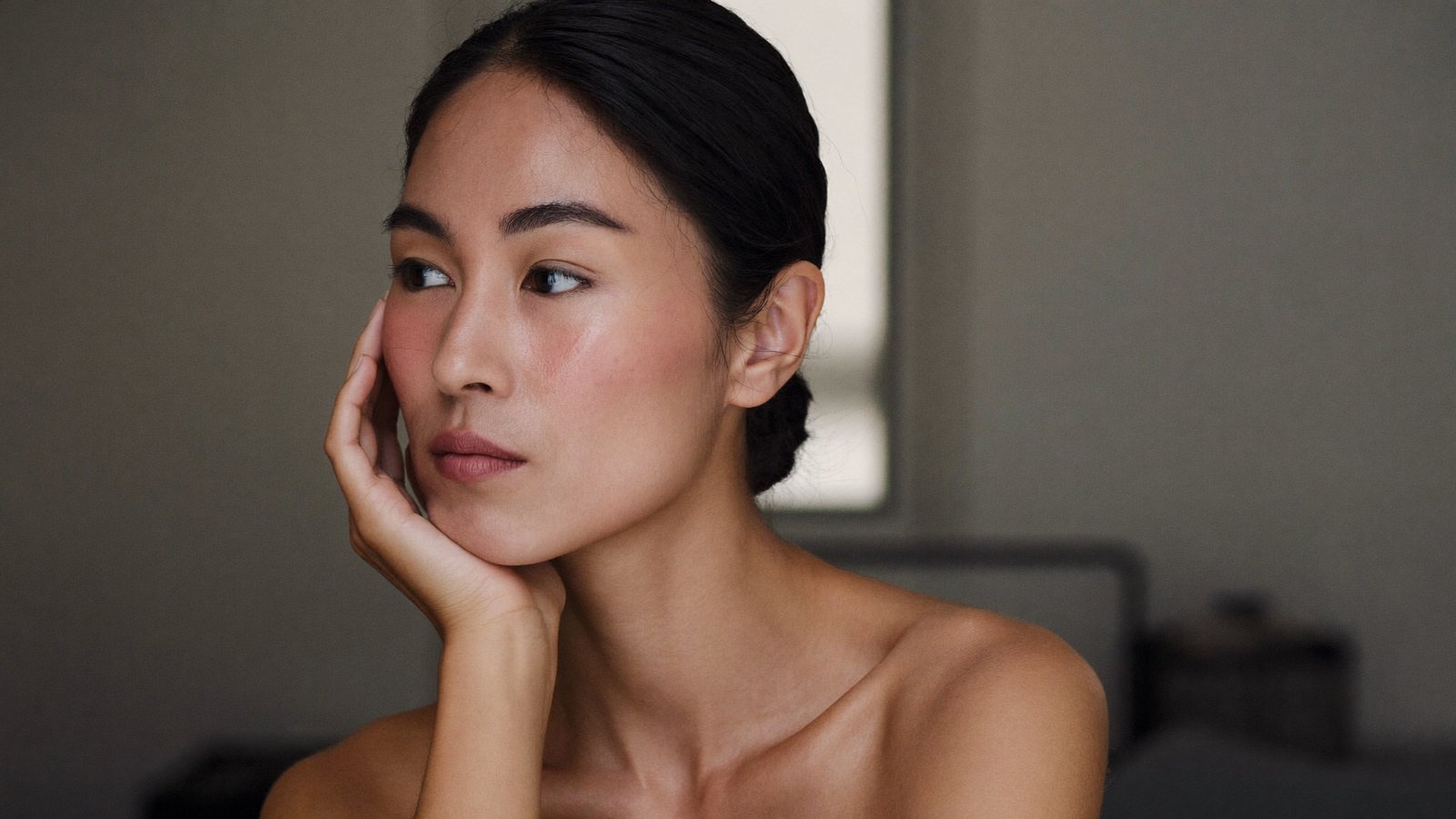 Dr Sin Yong discussing post-weight-loss facial volume loss and structural facial fat compartments