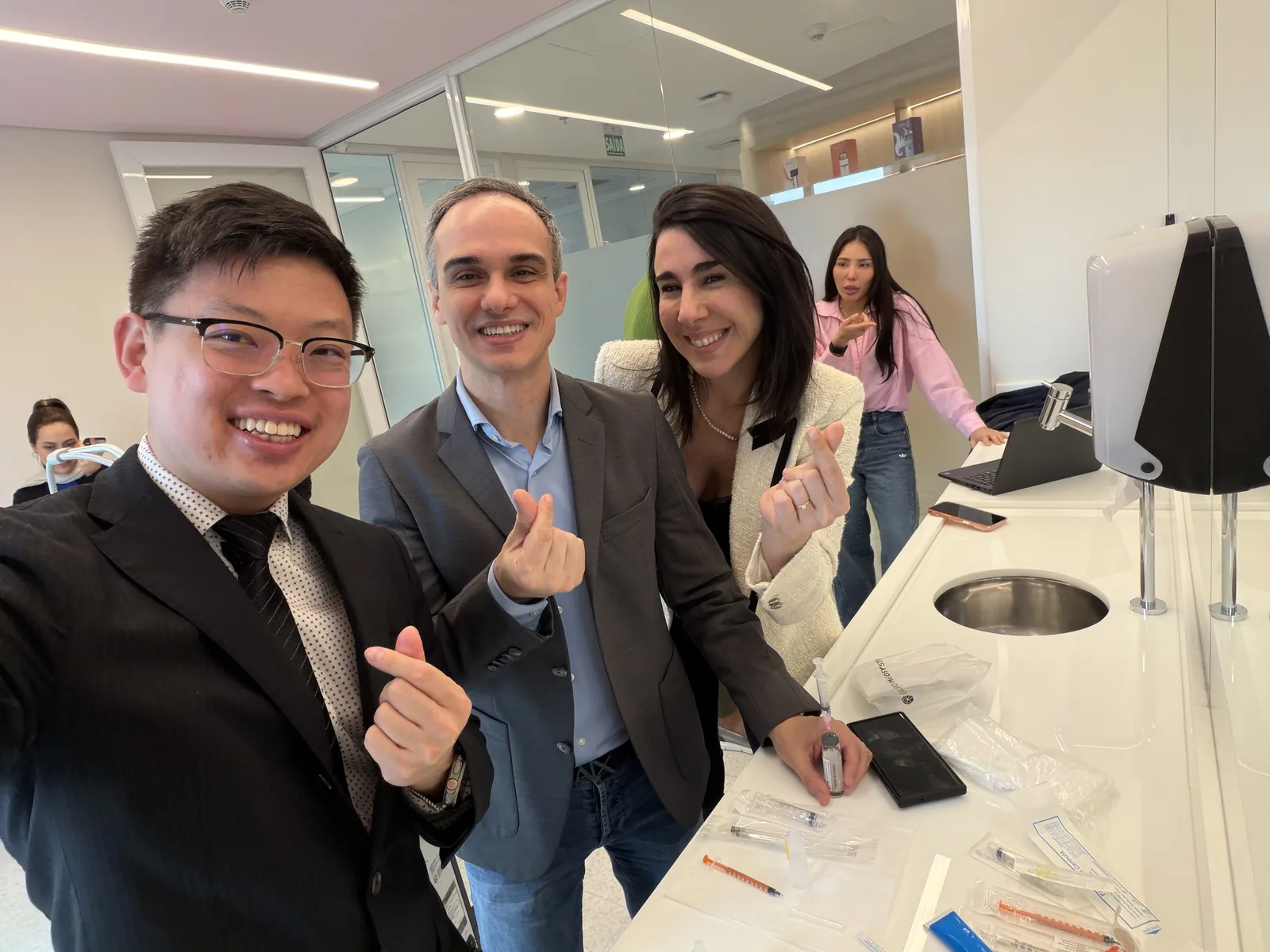 Dr Sin Yong with Dr Rogerio Marques and Dr Ana Carbone during the Secret Duo session in Sao Paulo