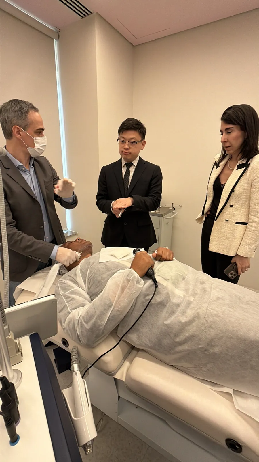 Dr Sin Yong teaching Secret Duo RF microneedling hands-on at the bedside with Brazilian physicians