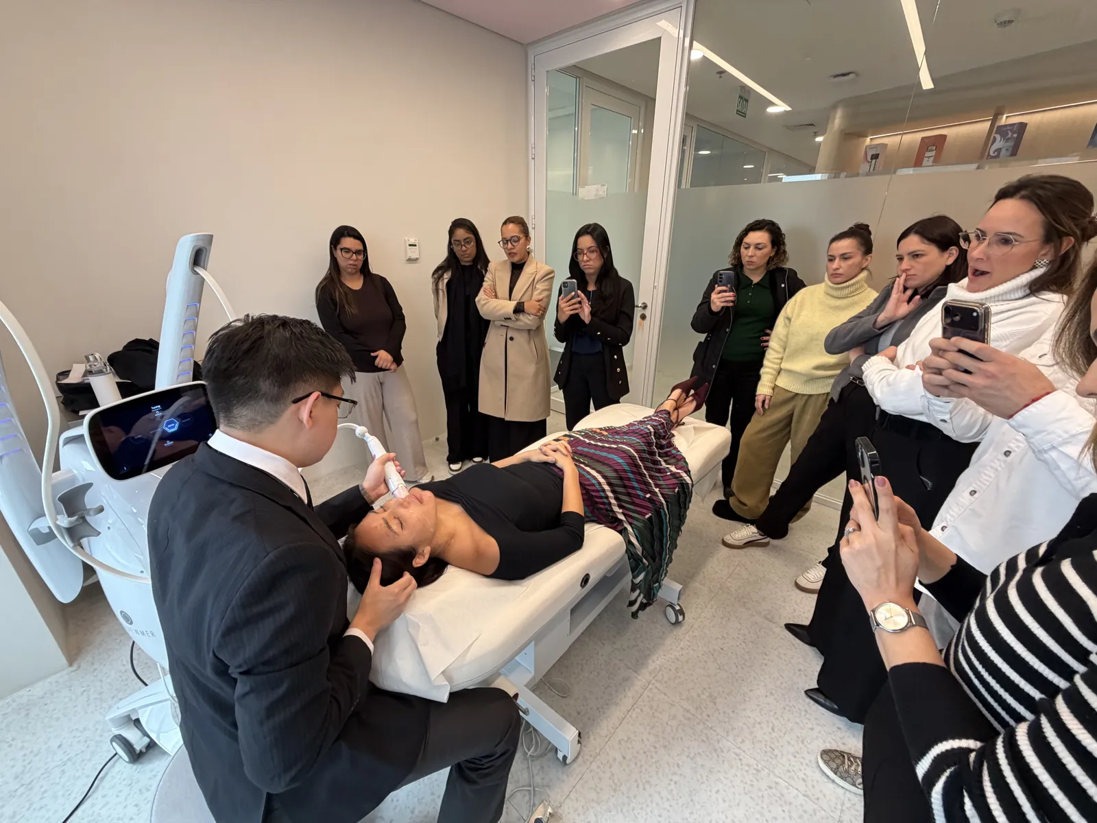 Dr Sin Yong performing a live Volnewmer monopolar radiofrequency demonstration for Brazilian physicians at CLASSYS Academy