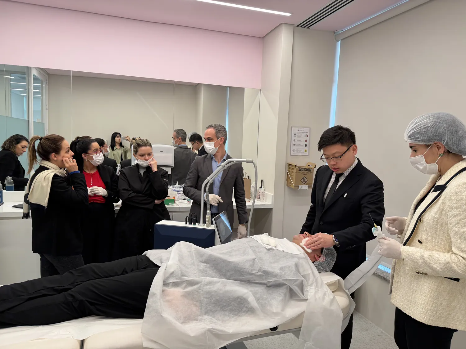 The Day Two group observing a Secret Duo treatment