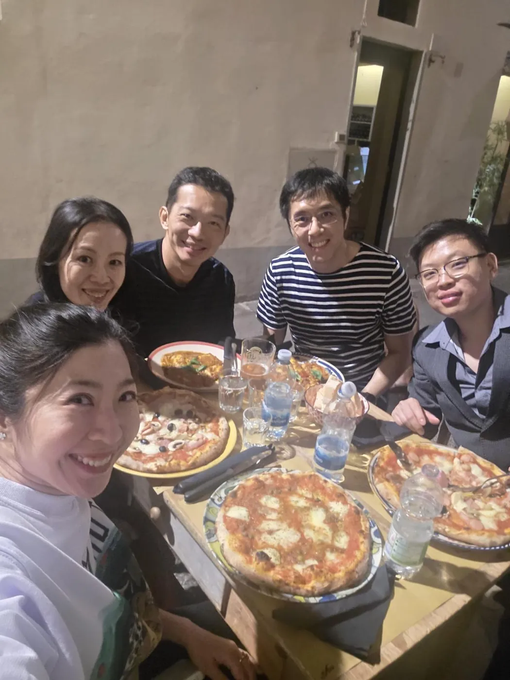 Dr Sin Yong at dinner in Florence with fellow physicians