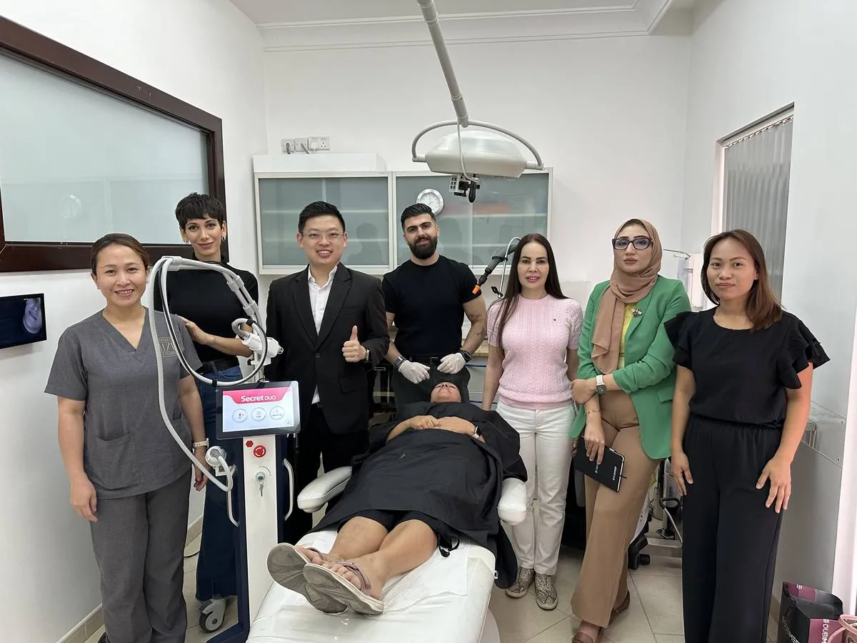 Dr Sin Yong conducting live Secret Duo RF Microneedling hands-on training with attending Dubai physicians — patient on treatment table