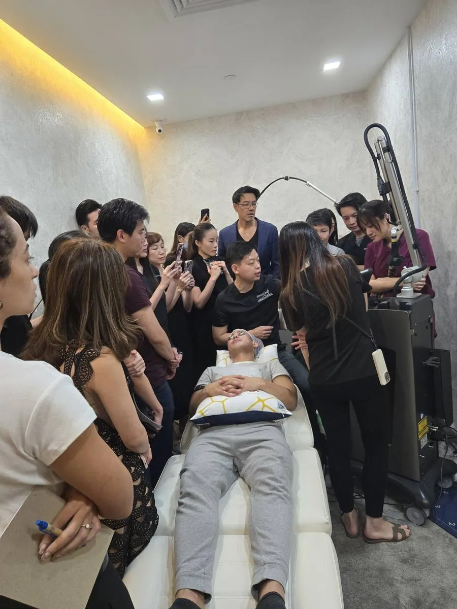 Attending physicians crowd the treatment room as Dr Davin Lim performs Tetra Pro S3 Resurfacing on Dr Sin Yong at Bio Aesthetic Singapore